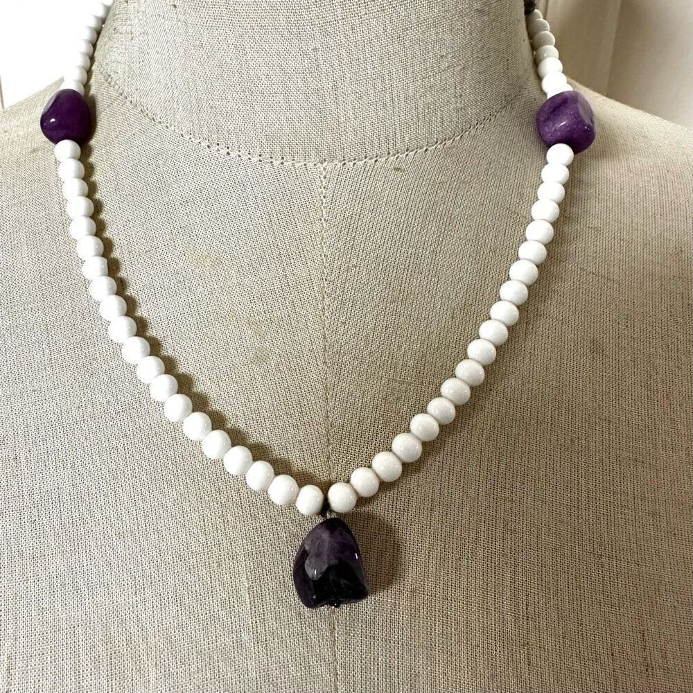 White glass beaded amethyst pendant necklace